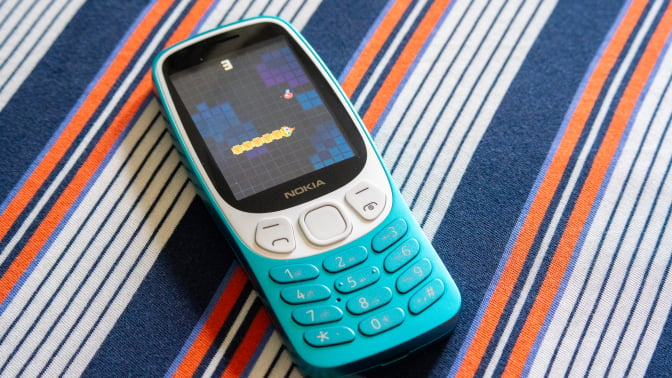 The Nokia 3210 showing the game "Snake".