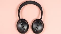 bose 700 headphones on pink background